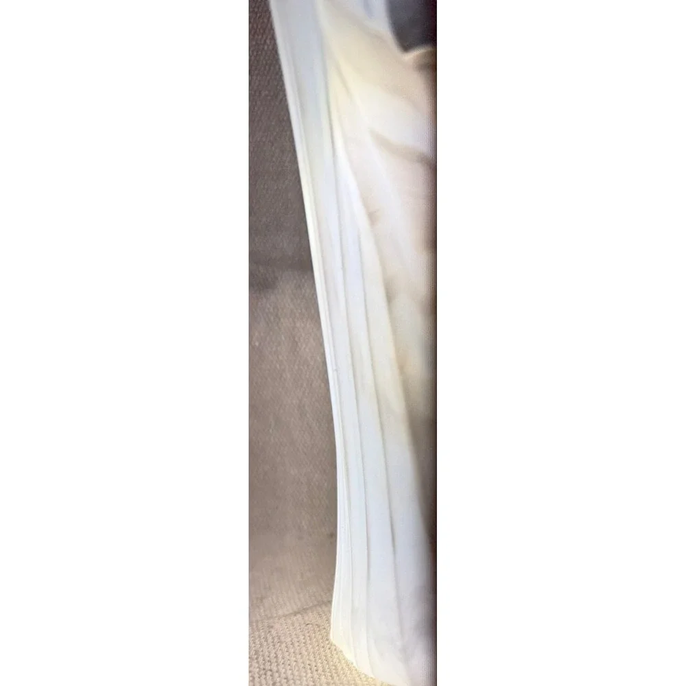 Vintage White Opalescent Hand Blown Glass Pulled Feather Art Vase 10.5